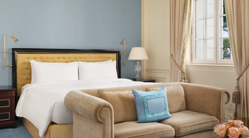 Deluxe Room at Shangri-La Paris