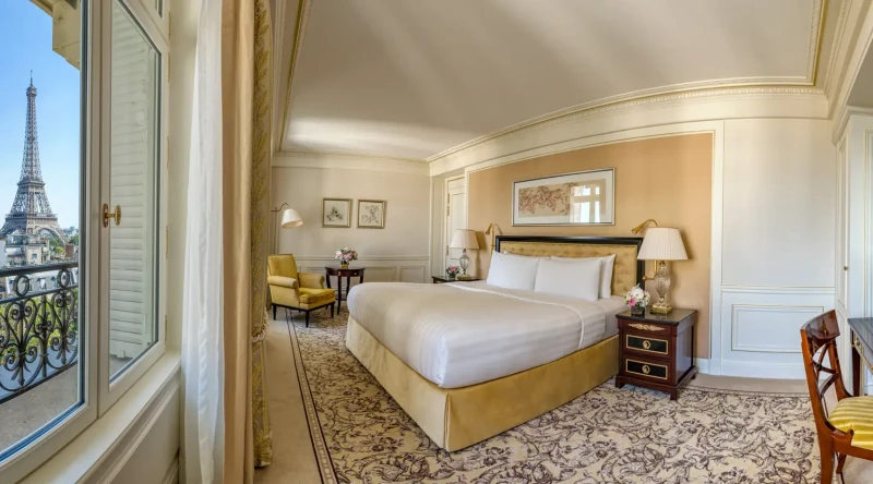 Junior Suite Paris View One King at Shangri-La Paris