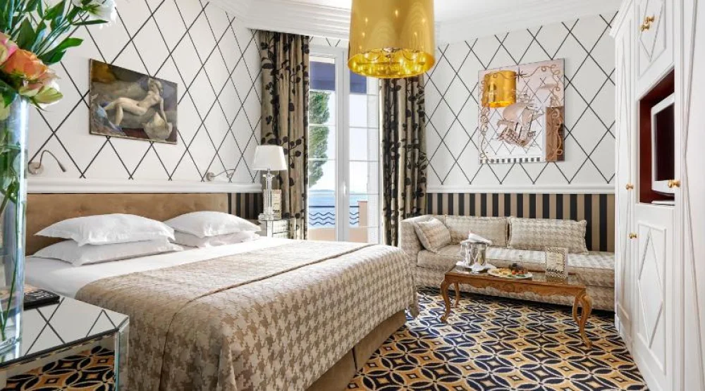 Deluxe Room with Sea View at Hotel Belles Rives