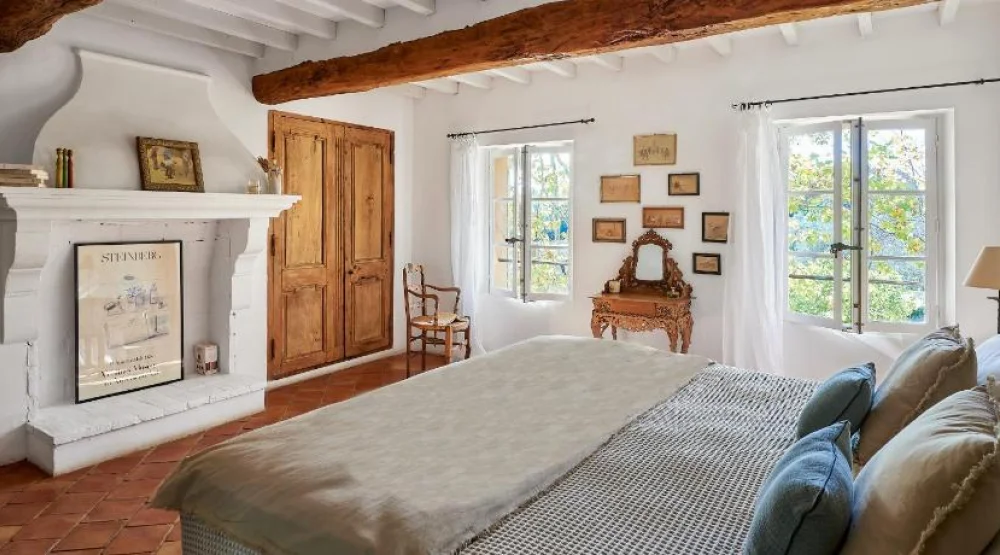 Four Bedroom Villa with Private Pool at Chateau De Berne