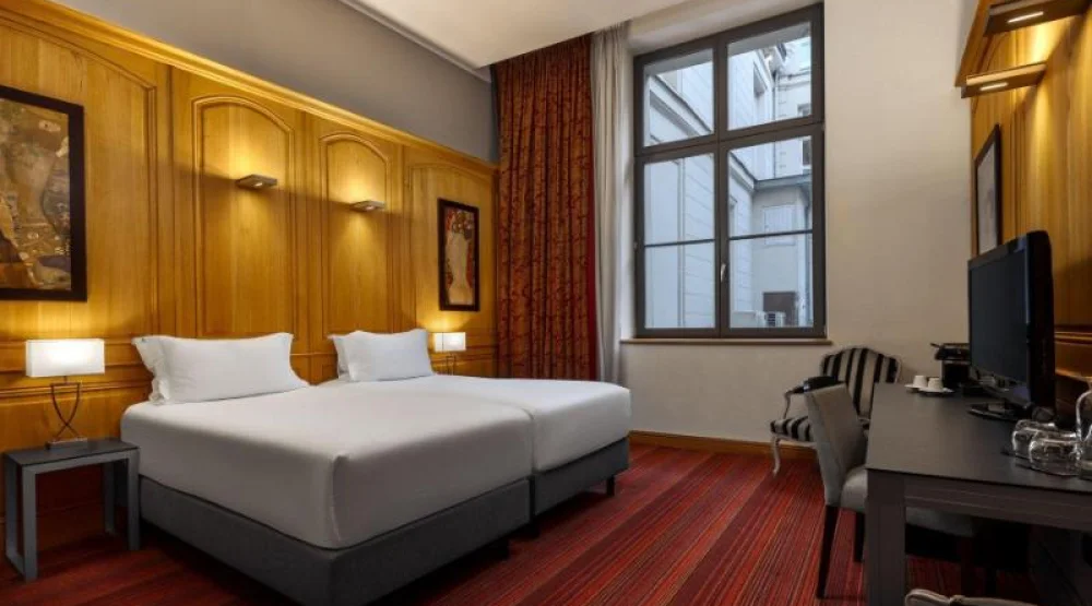 Tradition, Guest Room, One King at Hotel de Bourgtheroulde, Autograph Collection