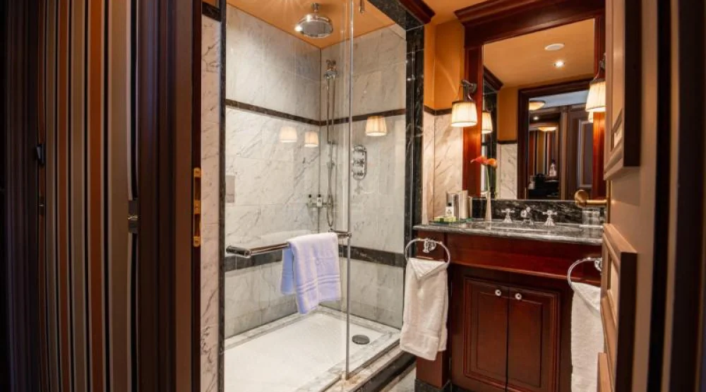 One King Premium Balcony at InterContinental Bordeaux, Le Grand