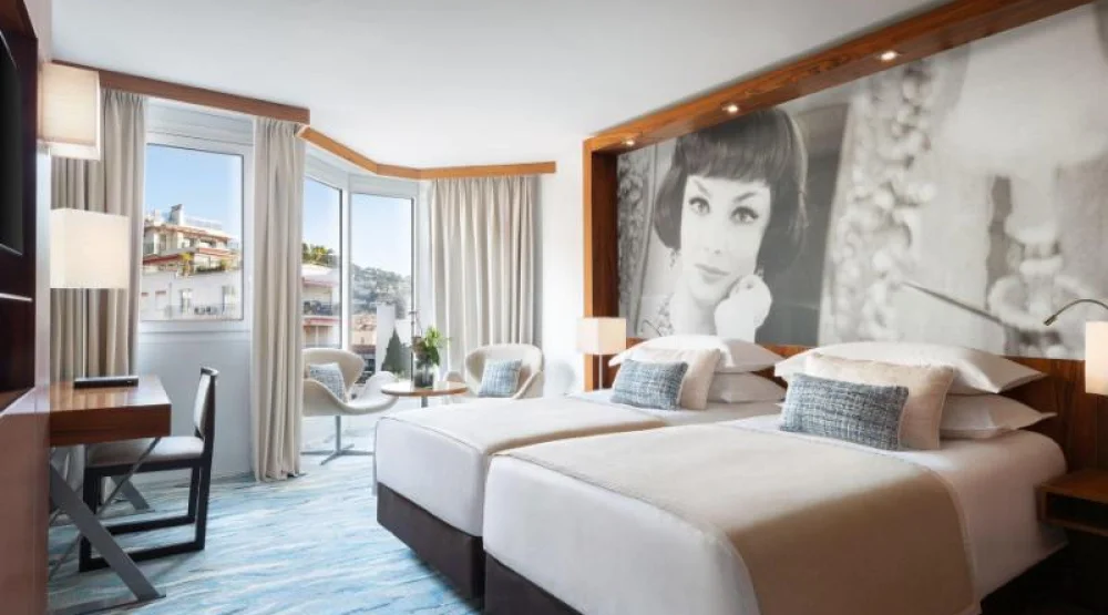 Deluxe Guest Room, Two Twin, City View at JW Marriott Cannes