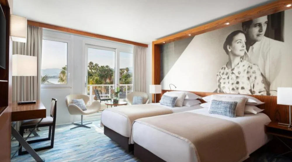 Deluxe Guest Room, Two Twin, Partial Sea View at JW Marriott Cannes
