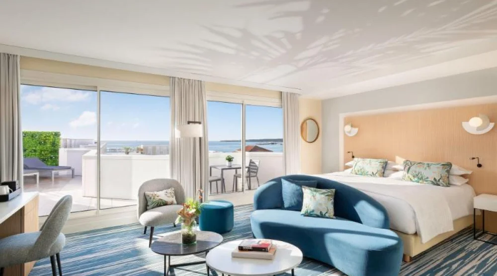 Deluxe Guest Room, One King, Seafront at JW Marriott Cannes