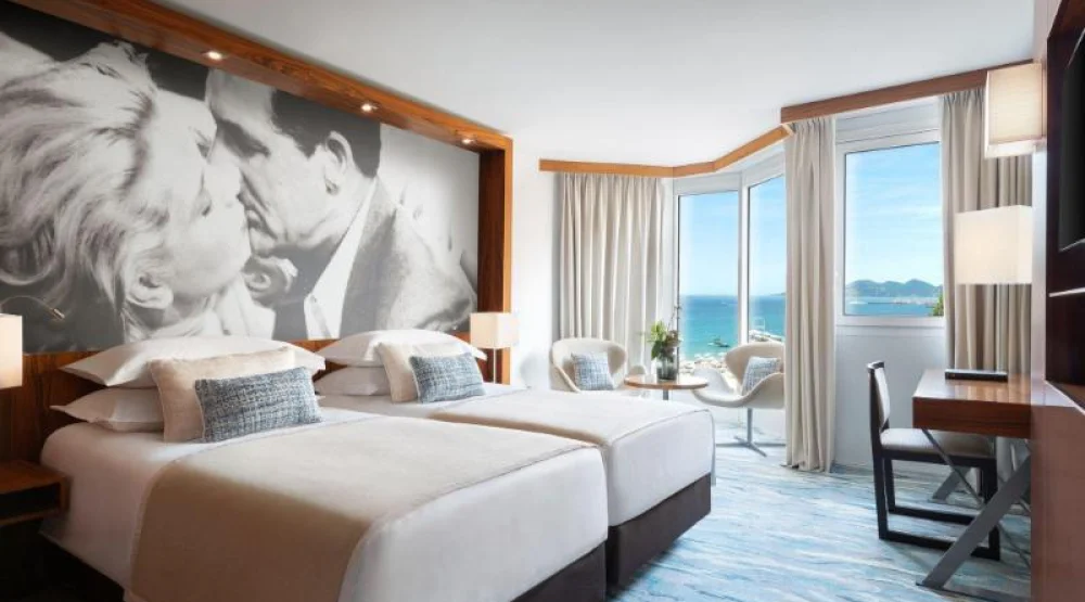 Deluxe Guest Room, Two Twin, Seafront at JW Marriott Cannes
