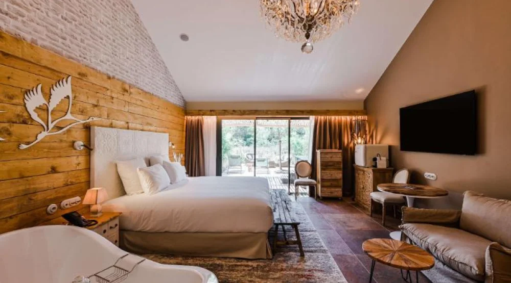 King Prestige Room By The Beach W/ Hot Tub at Le Hameau Des Pesquiers Ecolodge & Spa