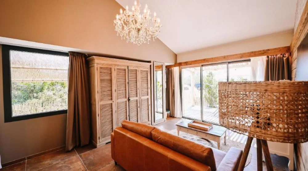 King Dune Suite with Hot Tub at Le Hameau Des Pesquiers Ecolodge & Spa