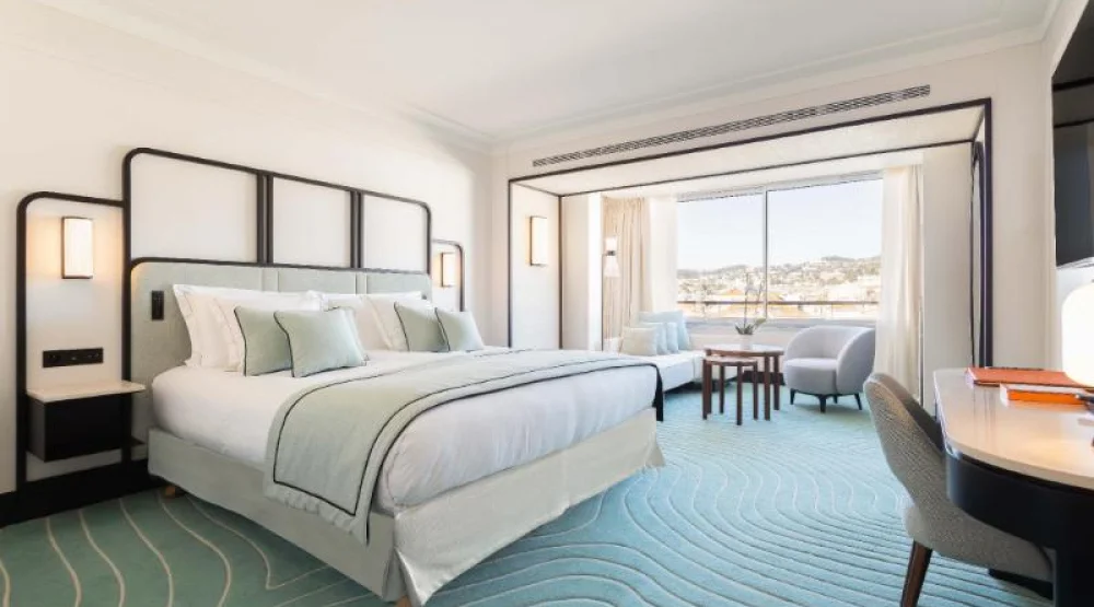 Deluxe Junior Suite, City View at Mondrian Cannes
