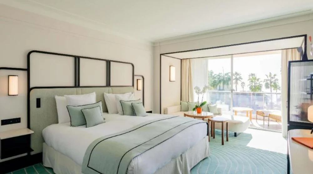 Prestige Room, Sea View Terrace at Mondrian Cannes