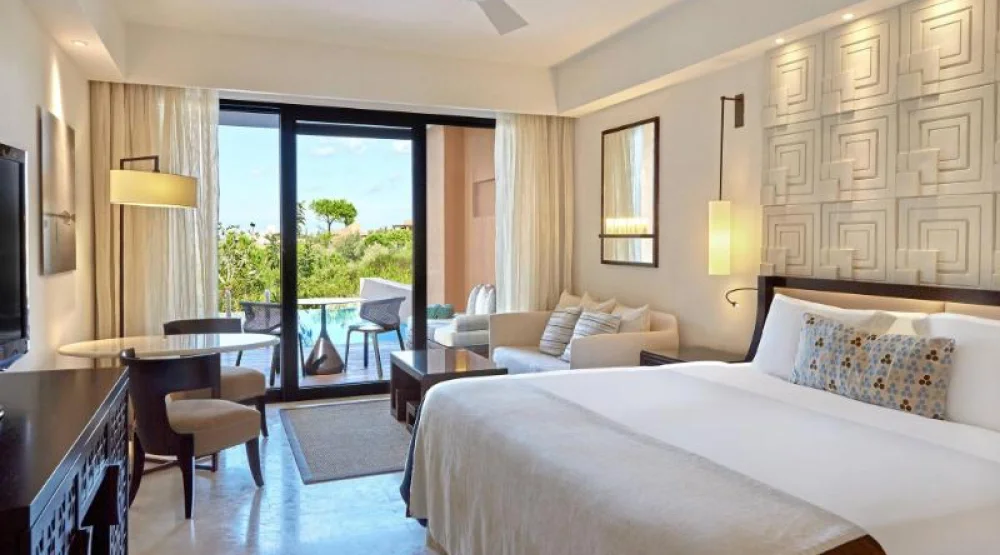 Infinity, Guest Room, One King, Garden View, Private Pool at The Romanos, a Luxury Collection Resort