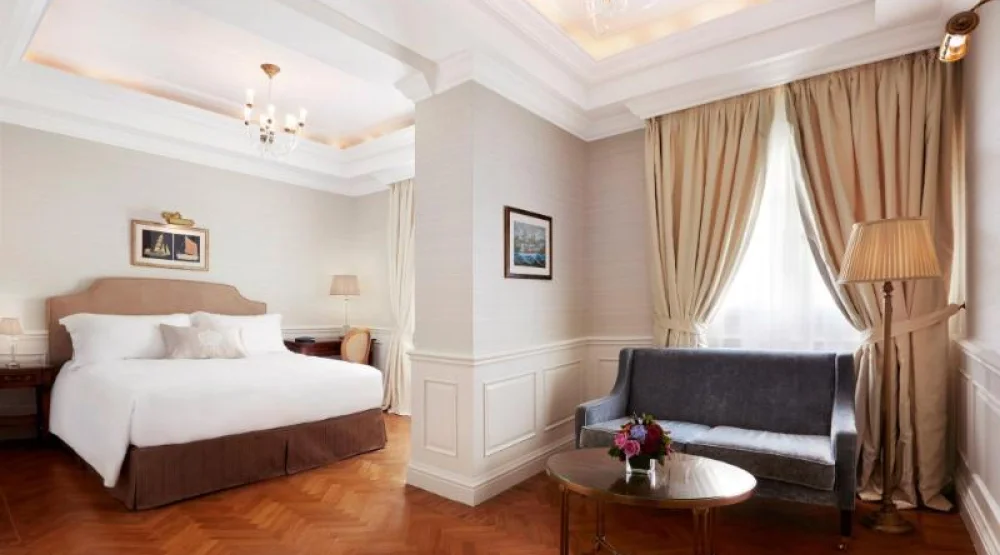 Junior Suite, One Bedroom Suite, One King, Courtyard View at King George, a Luxury Collection Hotel