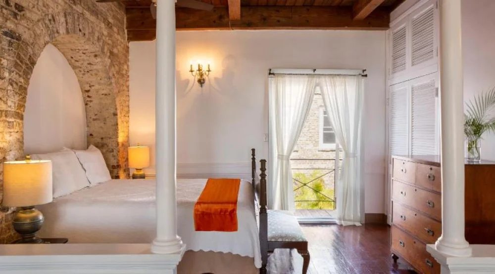 Georgian Studio at Copper and Lumber Store Historic Inn