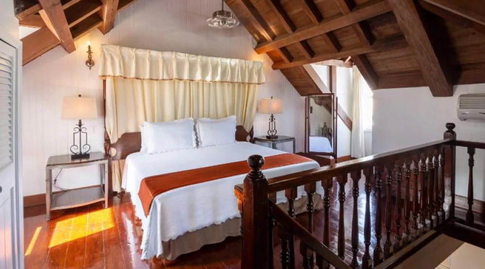 Georgian Suite at Copper and Lumber Store Historic Inn