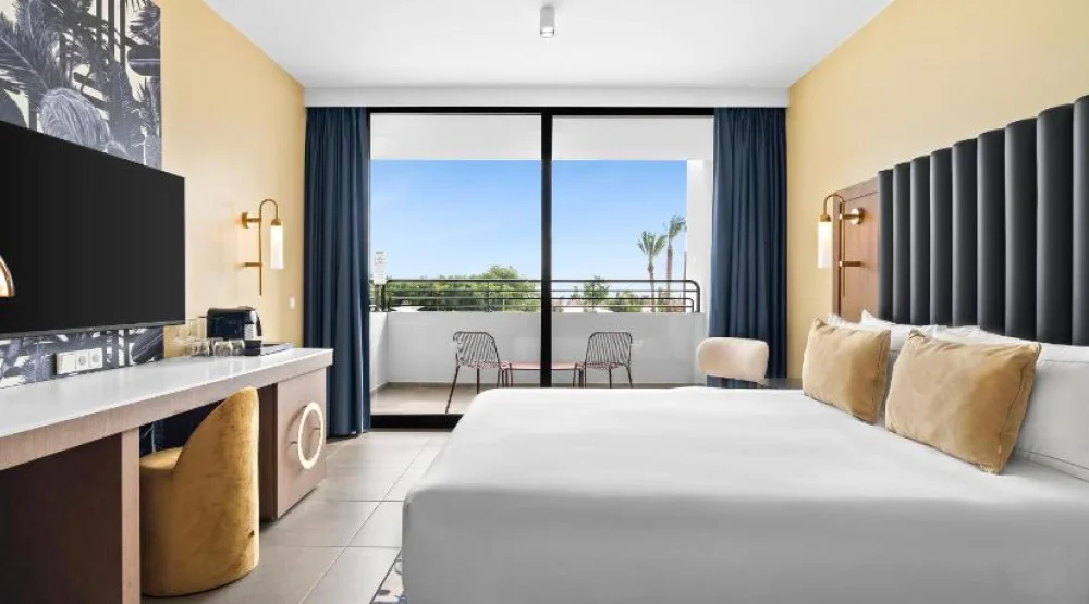 One King Bed Deluxe Cruiseship - Ocean View at The Rif at Mangrove Beach Corendon Curacao