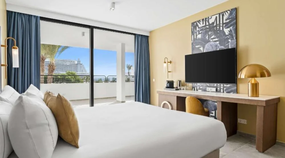 One King Bed One Bedroom Suite Cruise Ocean View at The Rif at Mangrove Beach Corendon Curacao