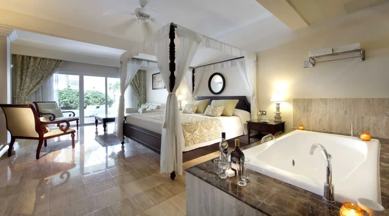 Junior Suite Swim Up at TRS Turquesa Hotel