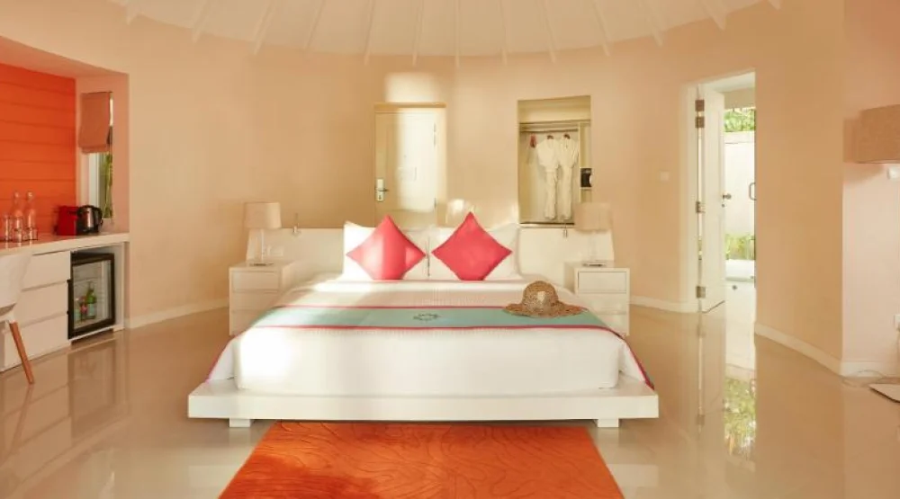 Jacuzzi Deluxe Beach Villa at Sun Siyam Vilu Reef