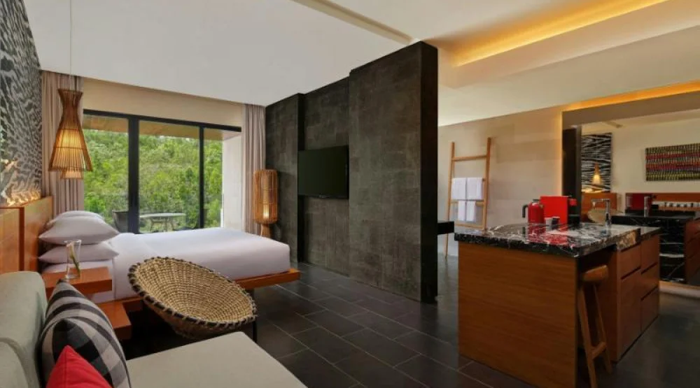 Suite, One King, Garden View, Balcony at Renaissance Bali Uluwatu Resort & Spa