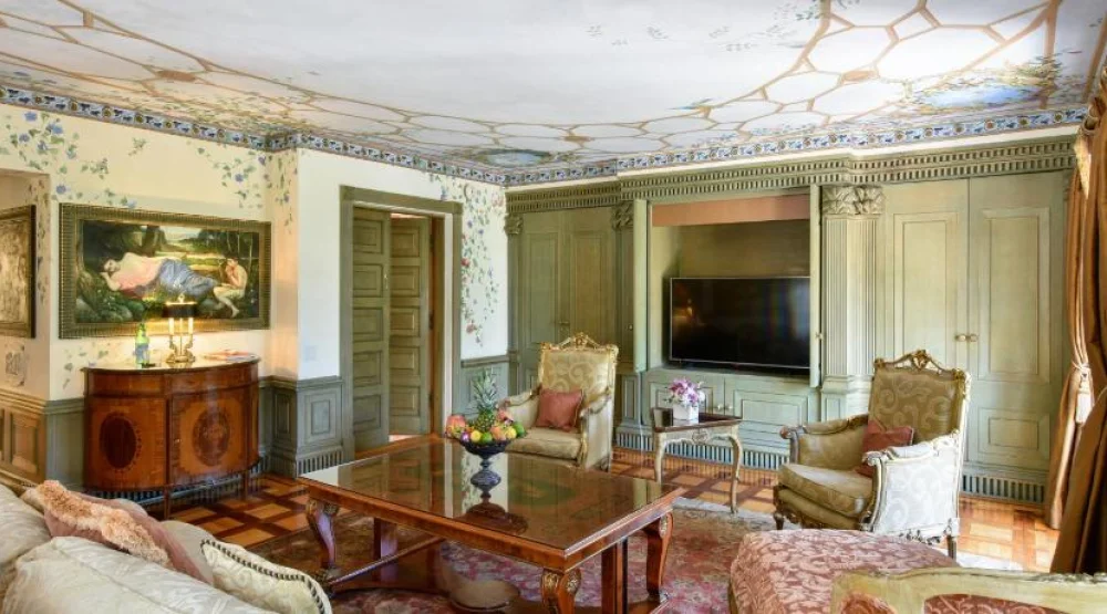 Suite with Balcony at Villa Casa Casuarina