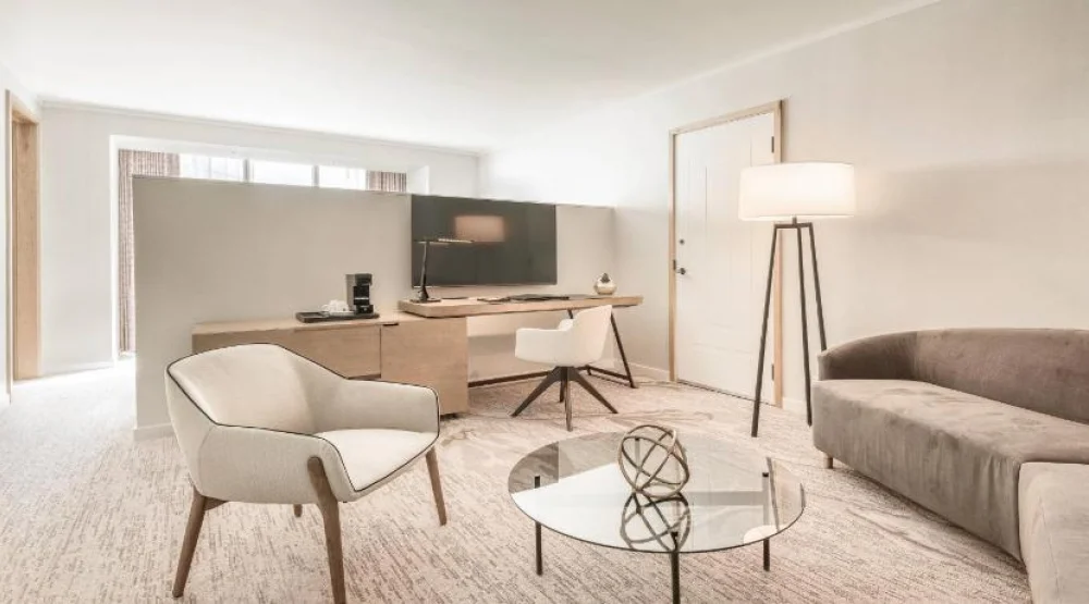 Junior Suite, One King, Water View at JW Marriott Parq Vancouver