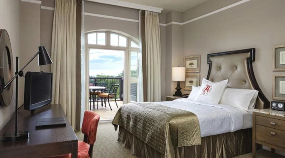 Patio, Guest Room, One Queen, Garden View, Balcony at The Algonquin Resort St. Andrews by the Sea