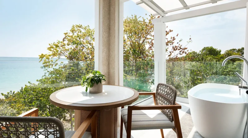 Longbeach Beachfront Club Level Suite W/ Balcony Tranquility Soaking Tub at Sandals South Coast